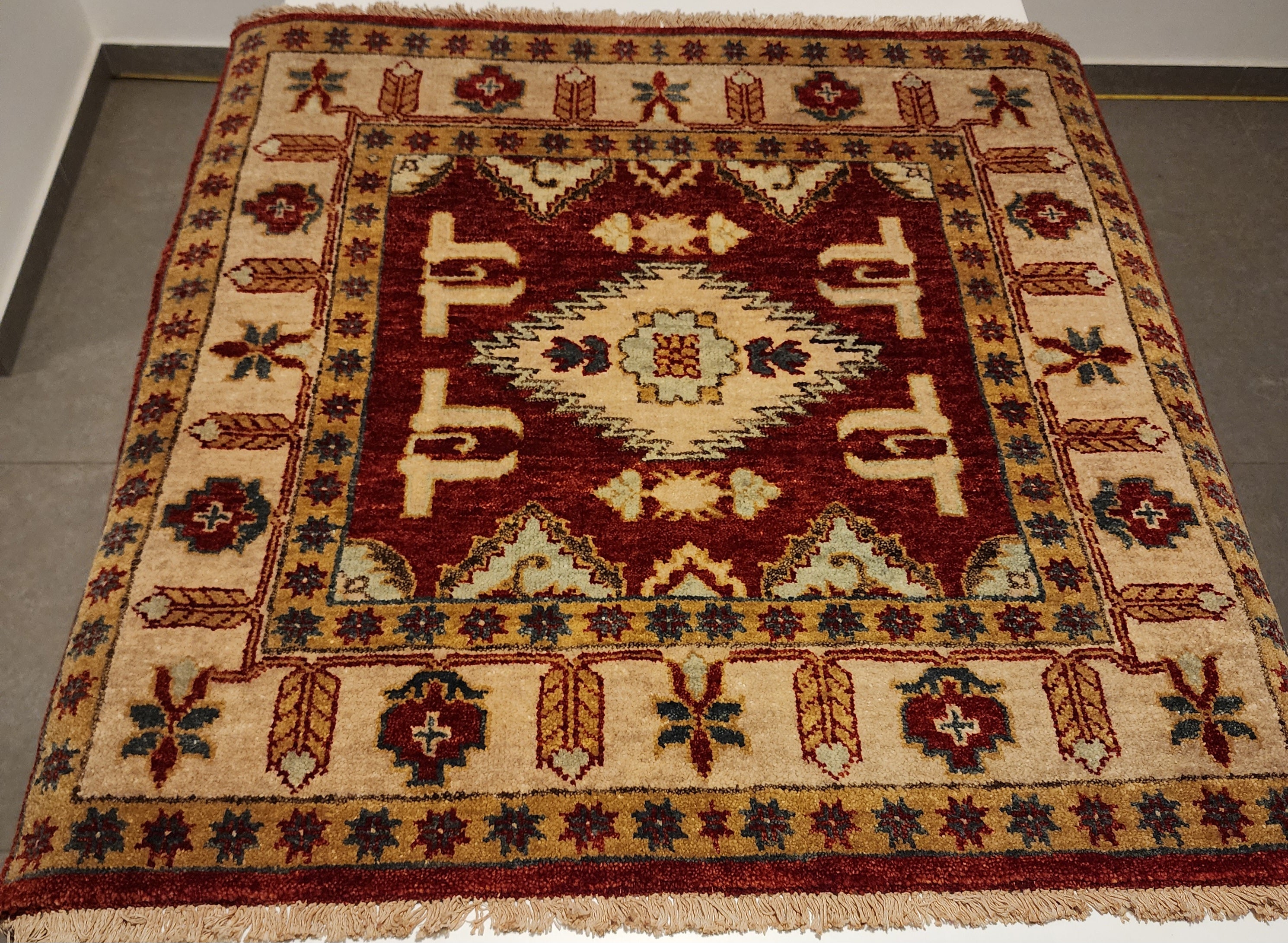 WB308 HERIZ Red | שטיח צמר עבודת יד בסגנון הריז פרסי  91x92 ס"מ