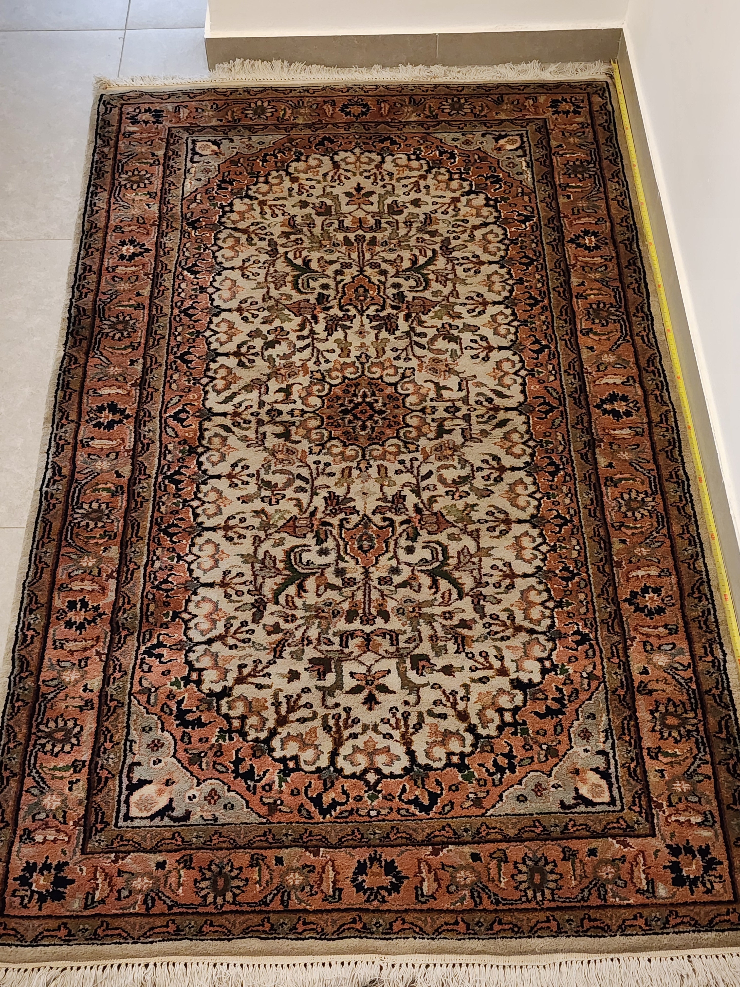 WC168 ISFAHAN Beige | שטיח צמר עבודת יד בסגנון איספהן פרסי  95x161 ס"מ