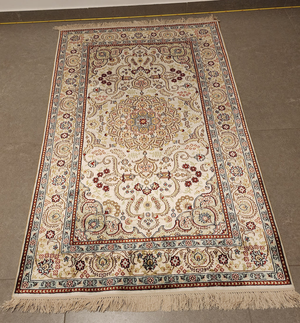 SLC334 SILK ISFAHAN | שטיח משי עבודת יד איספהן  100% 94x150 ס"מ