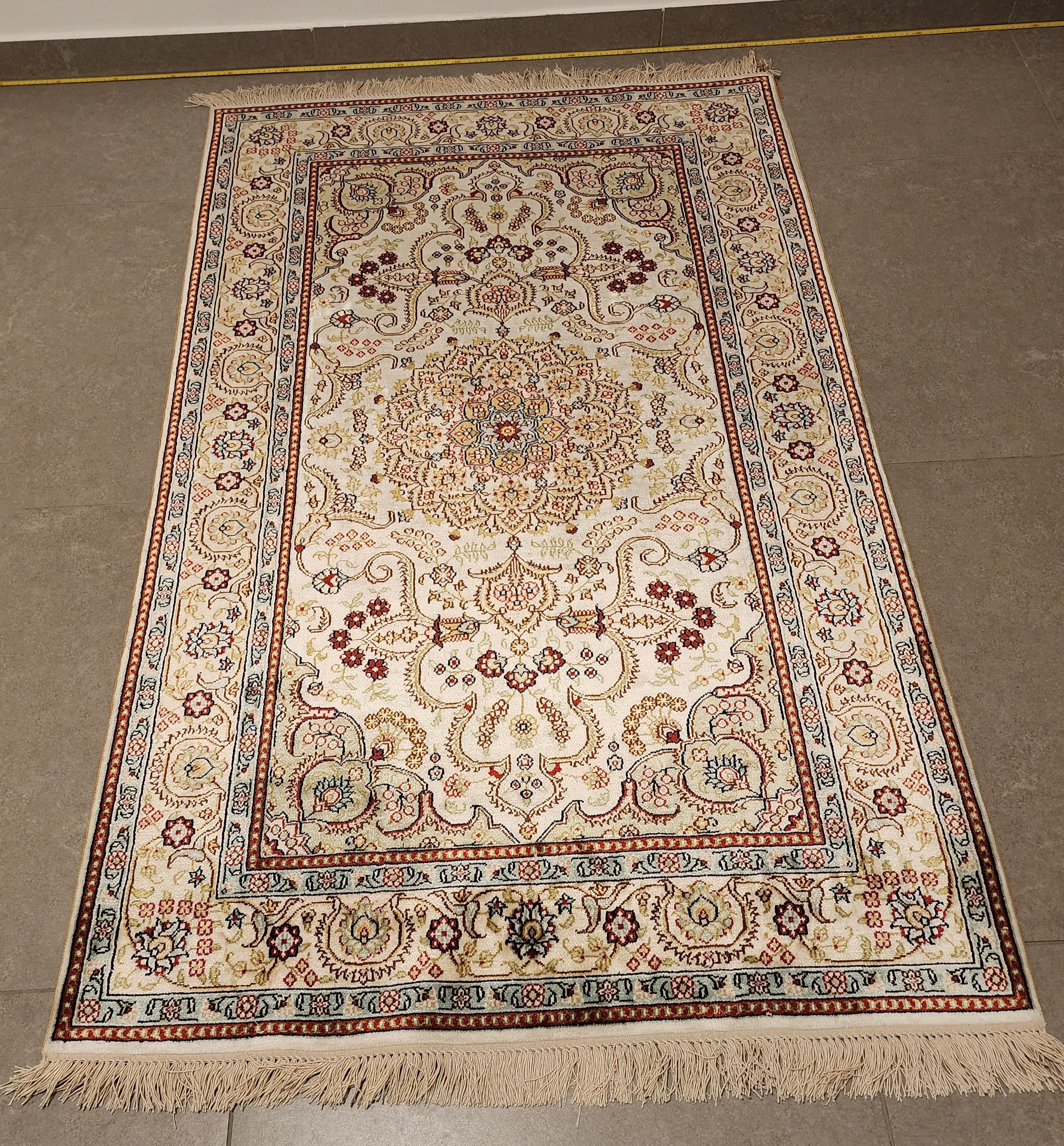 SLC334 SILK ISFAHAN | שטיח משי עבודת יד איספהן  100% 94x150 ס"מ