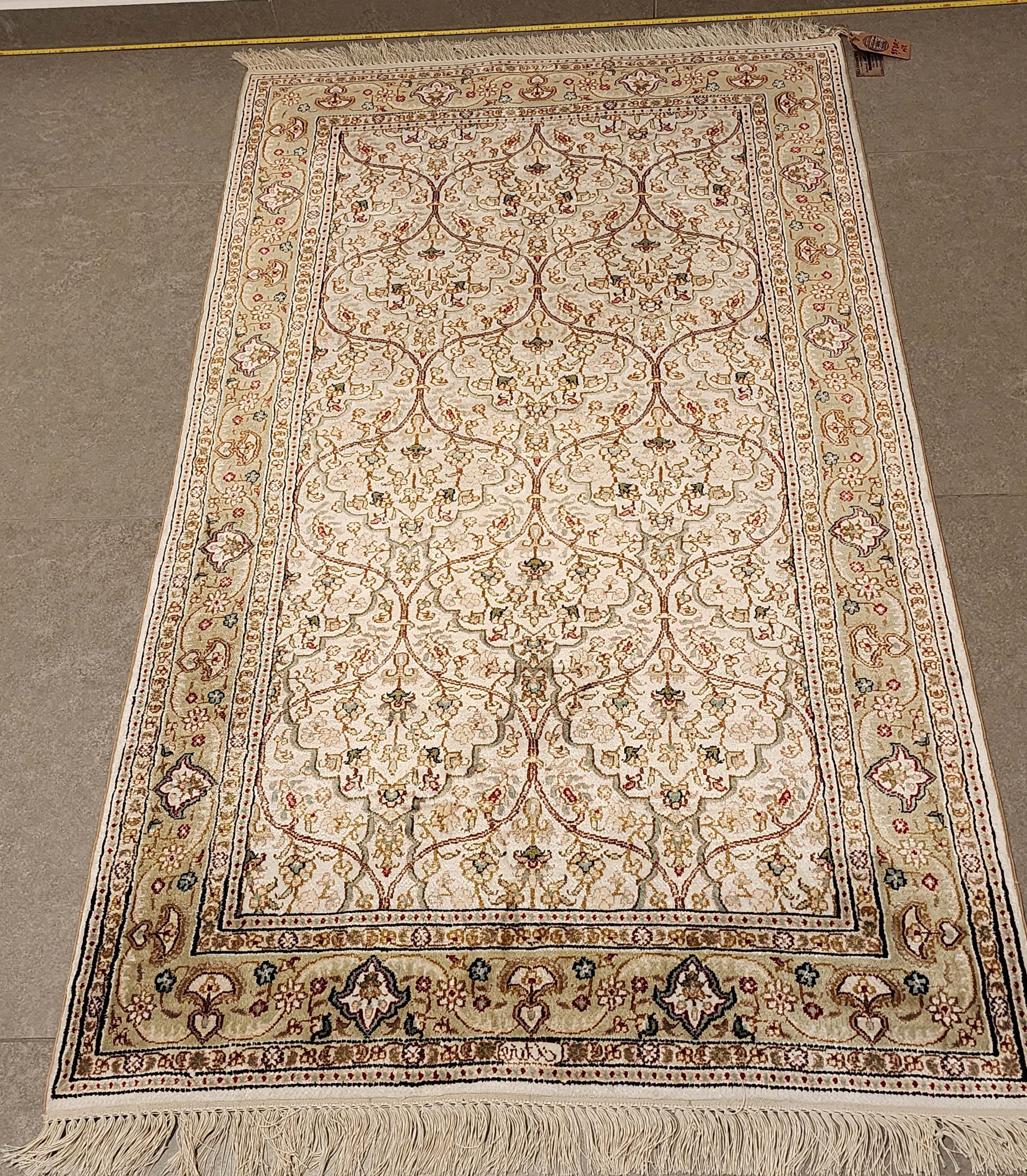 SLC335 SILK TABRIZ MAHI | שטיח משי עבודת יד טבריז מאהי 100% 90x151 ס"מ