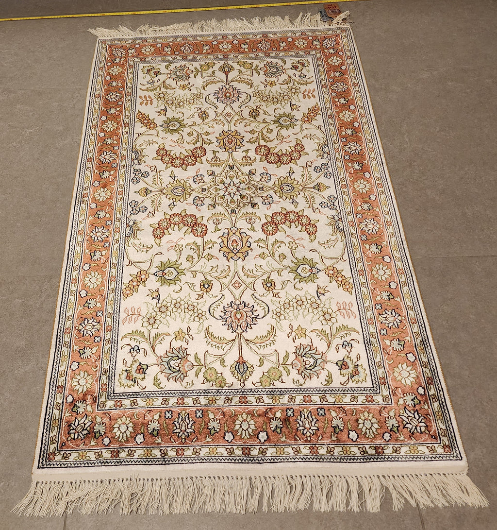 SLC327 SILK ISFAHAN | שטיח משי עבודת יד איספהן 100% 76x122 ס"מ